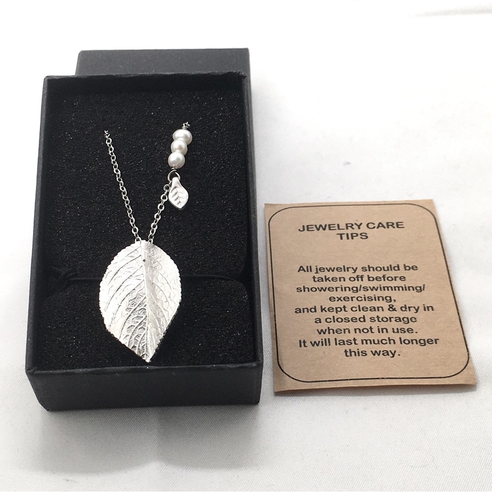 Ringostone, Silver Modern Leaf Necklace With Pearl Accent, Bridal, NIB